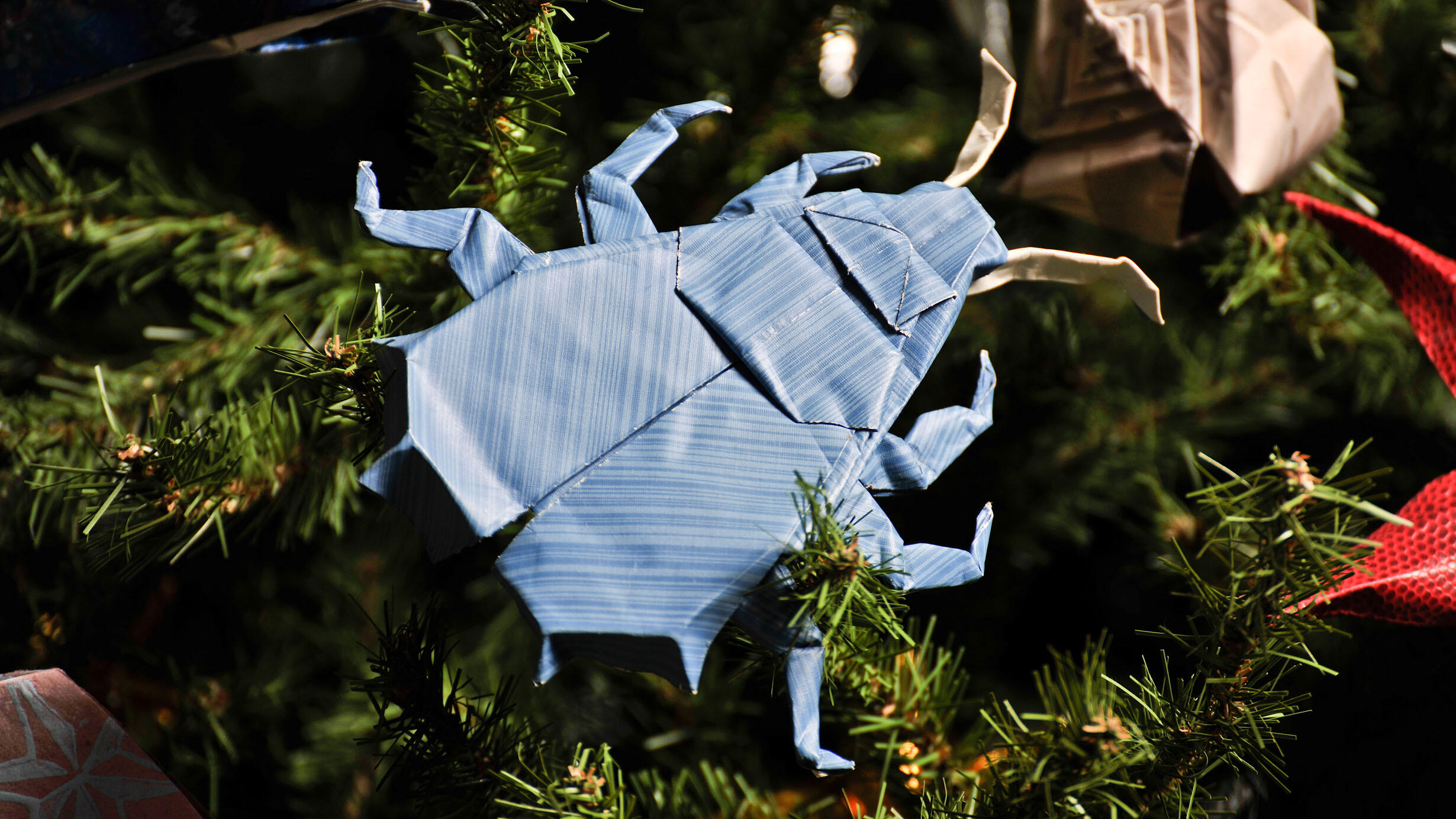 Origami (folder paper) model of a beetle.